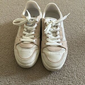 Women’s 7.5 Axel Arigato